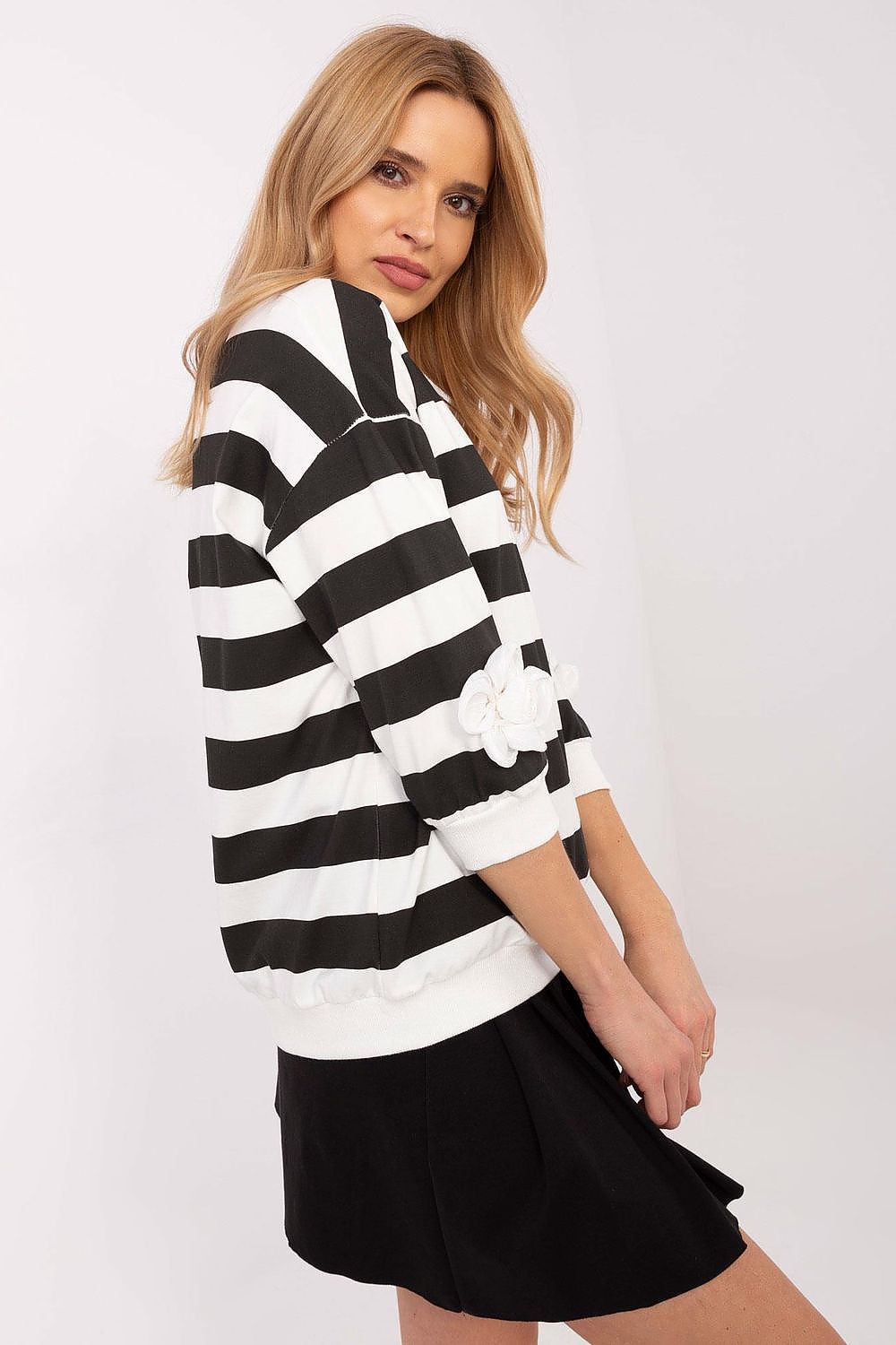 Blouse model 208224 Relevance