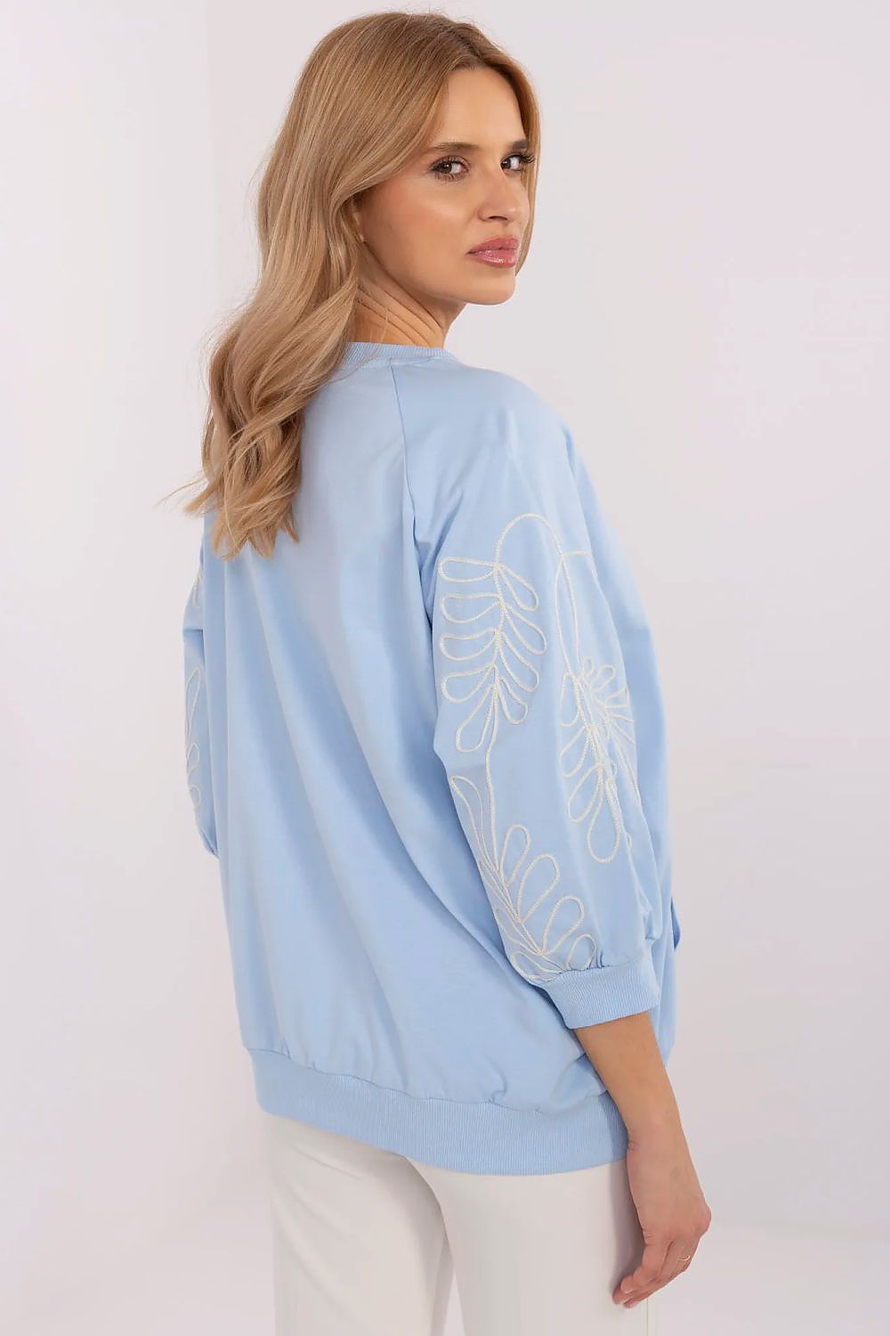 Sweatshirt model 209842 Relevance