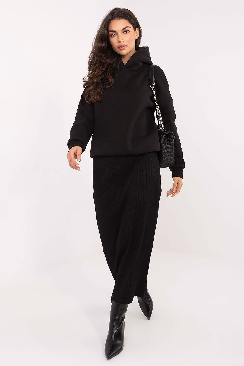  Sweatshirt model 220401 Relevance 